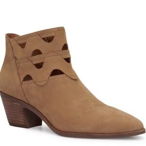 NWOT Lucky Brand Gezana Cutout Bootie 8,5 Neutral